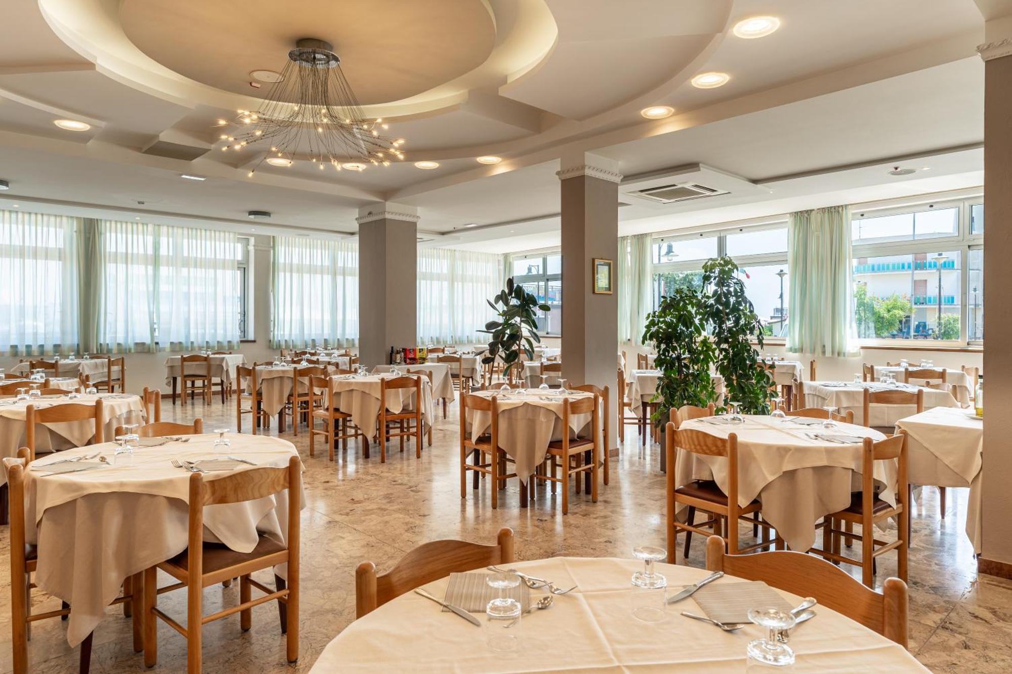 Miomar Beach Hotel Cesenatico Esterno foto